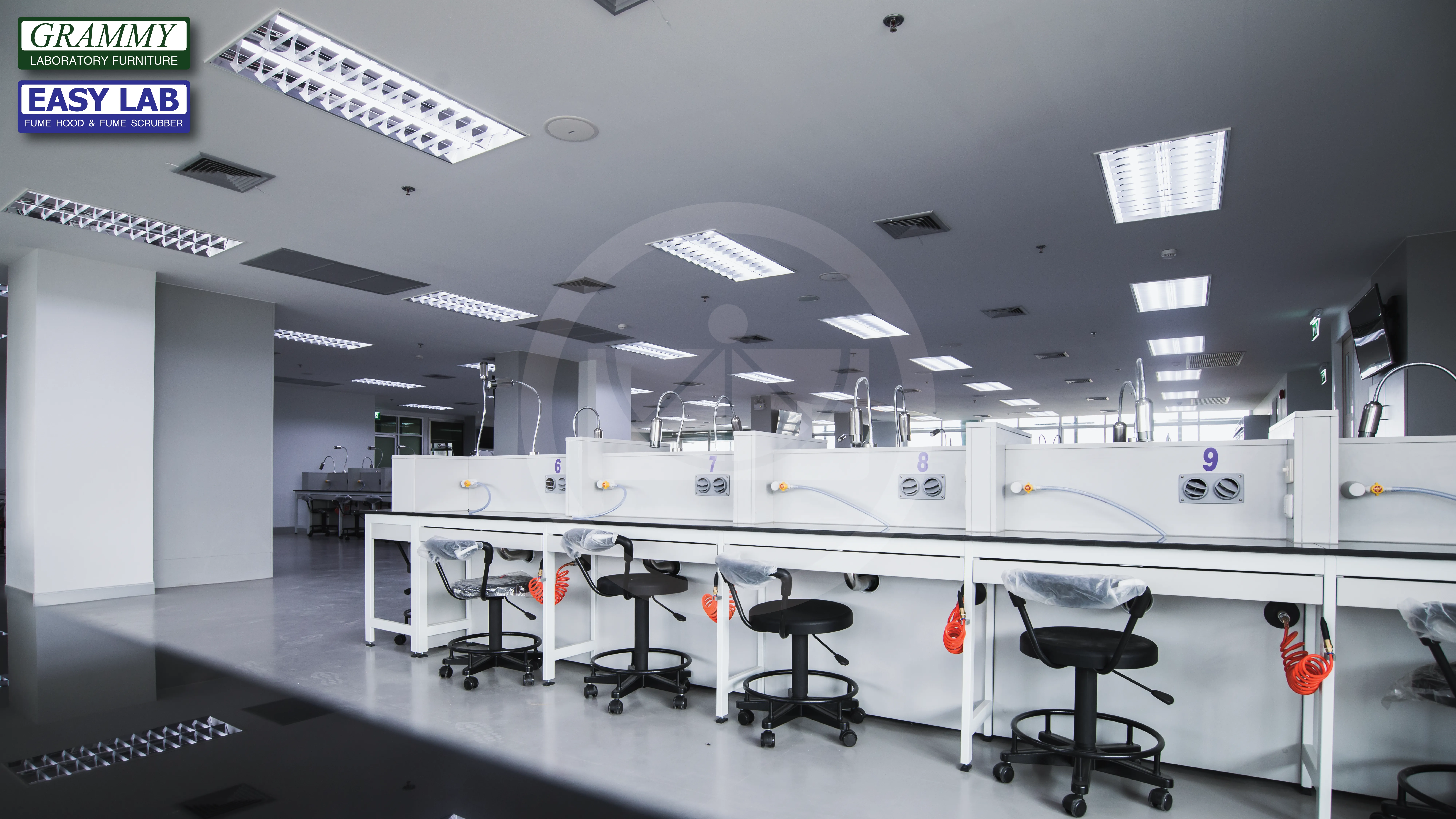 ติดตั้งโต๊ะปฏิบัติการ GRAMMY & ตู้ดูดควัน EASY LAB